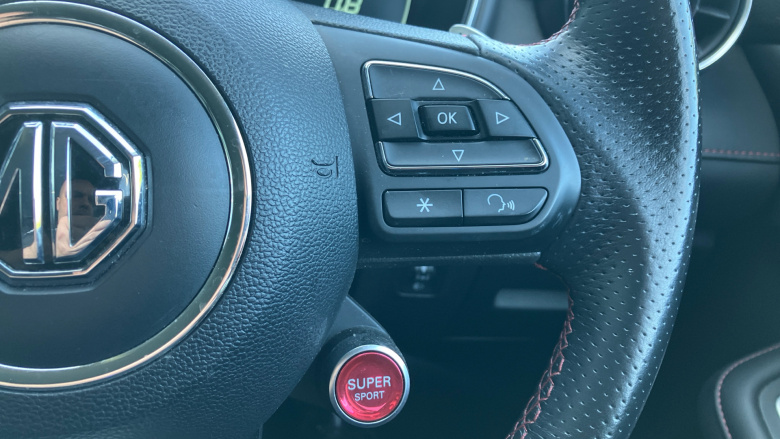 MG HS 1.5 T-GDI Trophy 5dr DCT Petrol Hatchback